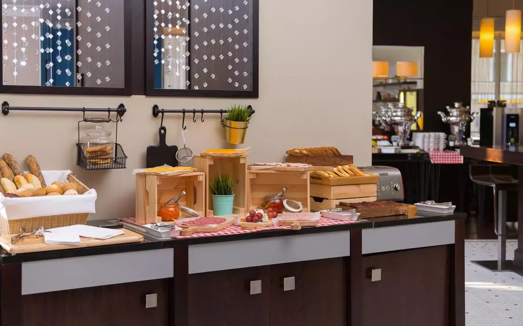 هتل کورت یارد بای ماریوت واسیلی وسکی سنت پترزبورگ - مهرپرواز